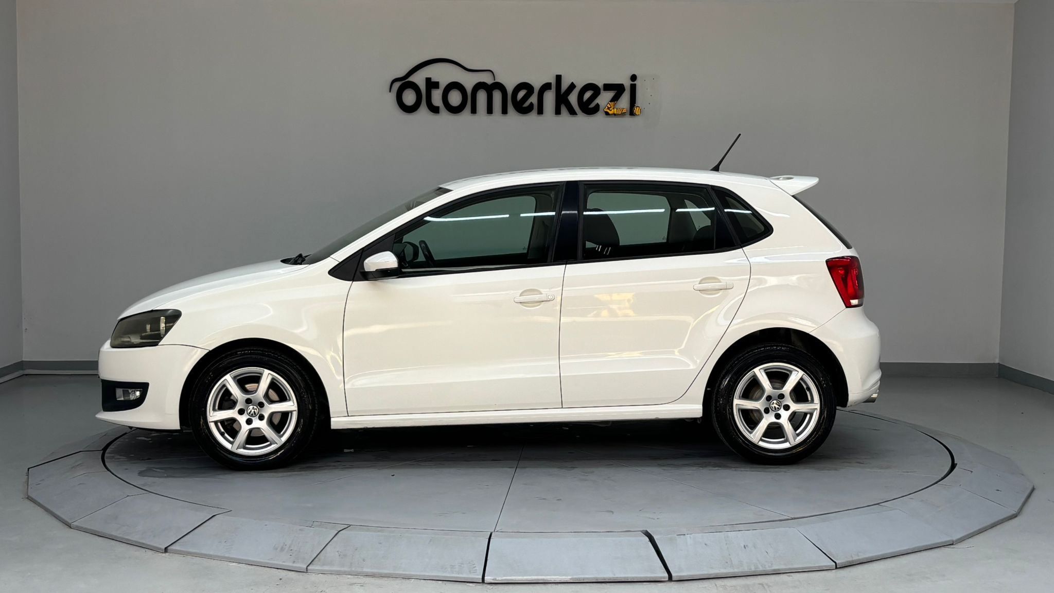 VOLKSWAGEN POLO 4